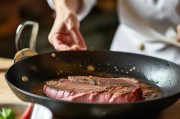 如何避免烹饪时肉类变黑？掌握这些技巧，肉质鲜嫩不焦煳